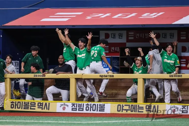 고척스카이돔에서 진행된 대원 칸타빌 더그아웃 브랜딩 이미지(제공=키움 홍보팀)