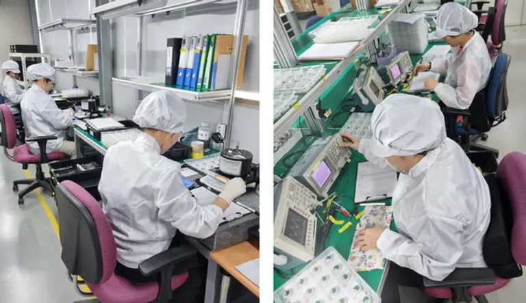  * 이지템이 초음파 기기 수요 확대 흐름에 맞춰 ‘초음파 홈 뷰티 디바이스’ 생산 공정을 새롭게 구축했다. 사진은 초음파 부품과 출력을 전수 검사하는 모습.사진=이지템 제공.