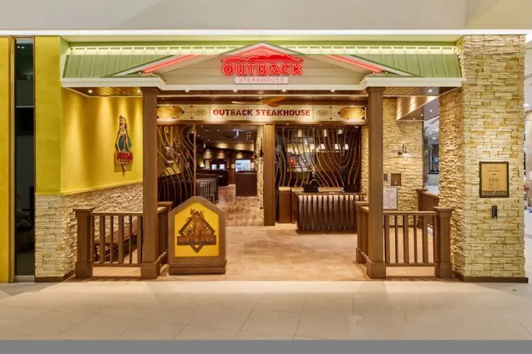 아웃백 김포공항롯데몰점 매장 전경