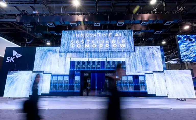 CES 2025 SK그룹 전시관 입구 정면에 설치된 ‘혁신의 문’. (제공 SK텔레콤)