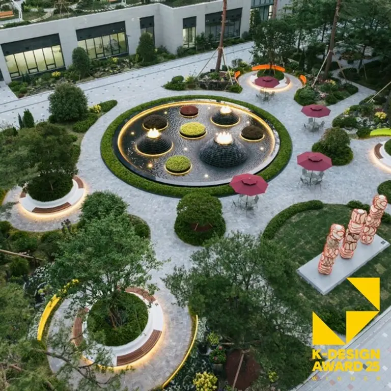 K-디자인 어워드 2025를 수상한 오산세교 우미린 센트럴시티의 중앙정원 ‘수(水), 목(木), 원(圓)’ 전경 (사진=우미건설)