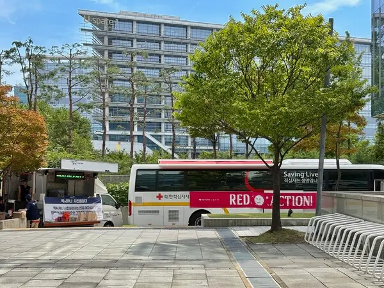 NHN은 혈액이 부족한 여름 휴가철을 맞아 임직원 헌혈 캠페인 