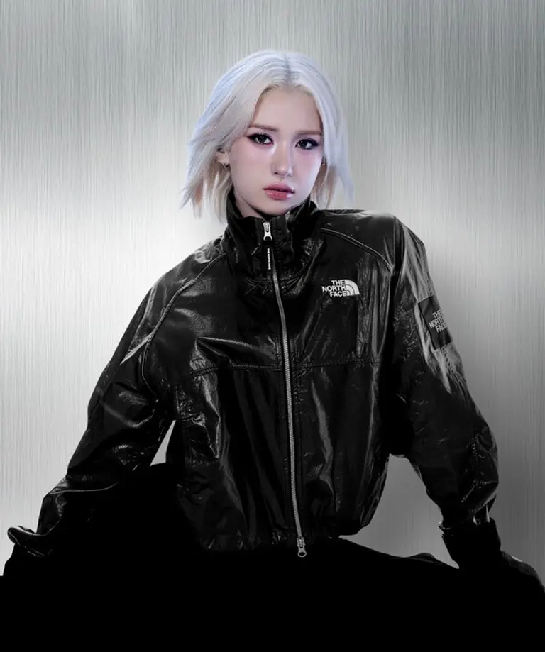 여성용 노벨티 올레마 재킷 블랙 색상을 착용한 노스페이스 홍보대사 전소미 (사진=노스페이스)