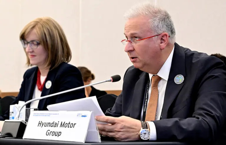 현대자동차 HMG에너지&수소사업본부 켄 라미레즈(Ken Ramirez) 부사장이 제16차 청정에너지 장관회의(CEM16) 산업탈탄소 및 에너지 효율 세션에 참석해 발언하고 있다. (제공 현대차)