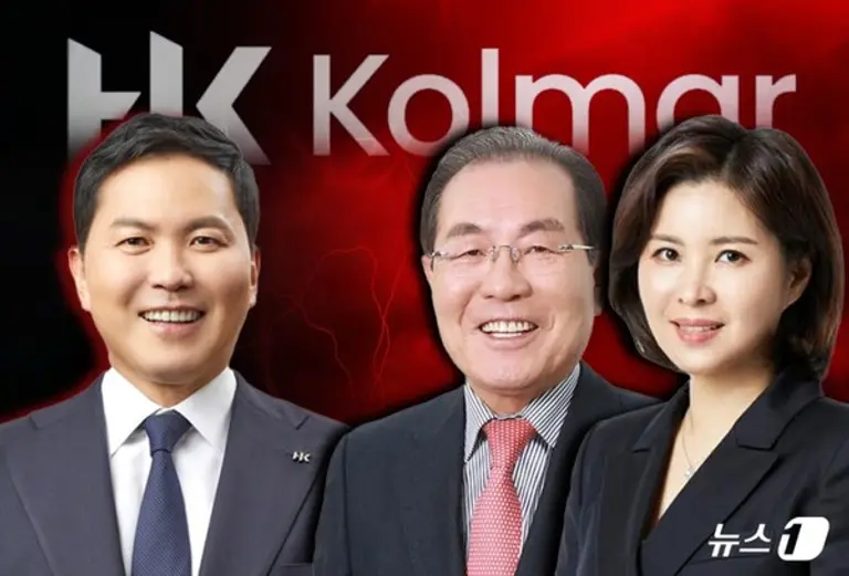 (왼쪽부터) 윤상현 콜마홀딩스 부회장, 윤동한 콜마그룹 회장, 윤여원 콜마비앤에이치 대표이사(각사제공)