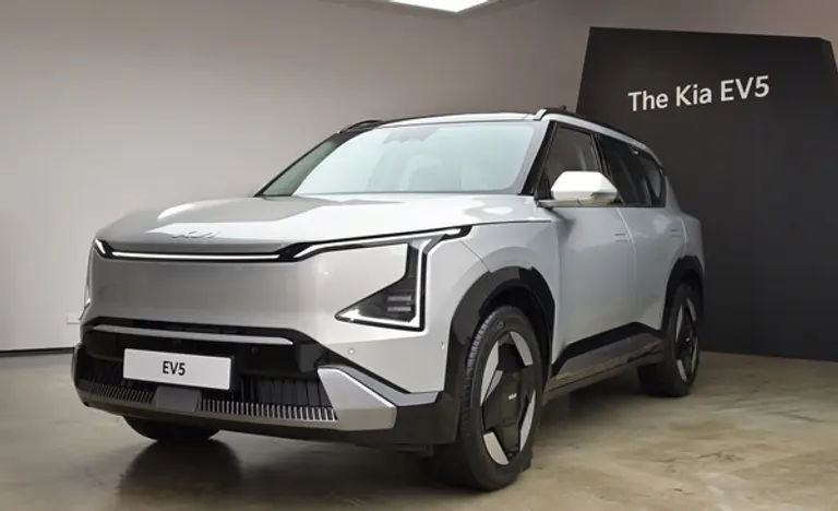 EV5 미디어 데이 행사장에 전시된 EV5. (제공 기아)