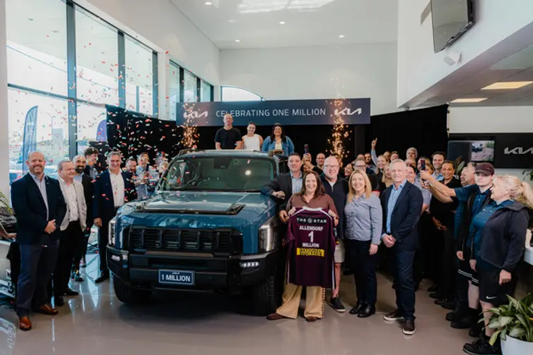 호주 북동부에 위치한 퀸즈랜드(Queensland) 모토라마 딜러사에서 진행된 100만대 판매 달성 기념식 모습. (제공 현대차)
