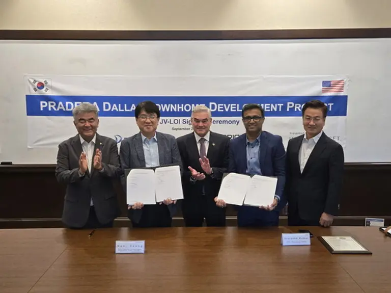 대우건설이 텍사스주 Prosper 시청에서 Orion RE Capital과 Prosper 개발사업 협력 MOU를 체결하고 있다. (사진 왼쪽부터) 정원주 대우건설 회장, 한승 대우건설 해외사업단장, 데이비드 브리스톨 Prosper 시장, 프라사나 쿠마르 Orion RE Capital CEO, 전유훈 한강에셋자산운용 총괄대표 (사진=대우건설)