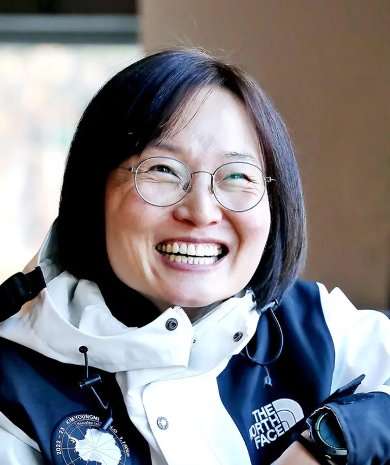 제24회 대한민국 산악상 대상을 수상한 김영미 산악인, 김영미씨는 세계 7대륙 최고봉 등정, 로체 등정, 에베레스트 남서벽 개척 참여하고, 남극 1,786km 단독 도보 횡단에 성공해 극지 탐험사에 큰 발자취를 남겼다. (사진=대한산악연맹)