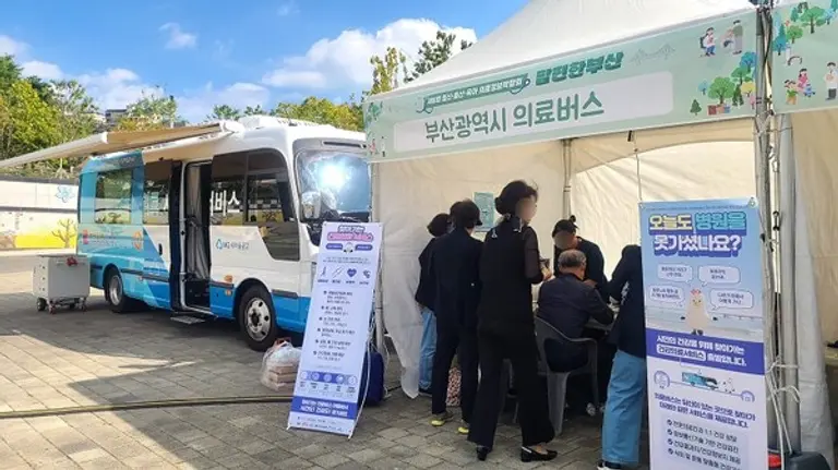 찾아가는 건강의료서비스 ‘의료버스’ 현장 상담 모습