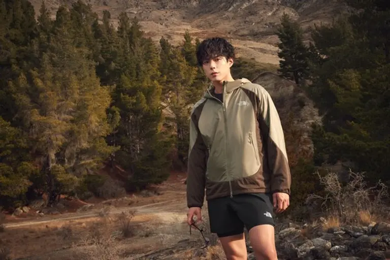 ‘페이서 플리스 재킷’을 착용한 노스페이스 홍보대사 박보검 (사진=영원아웃도어)