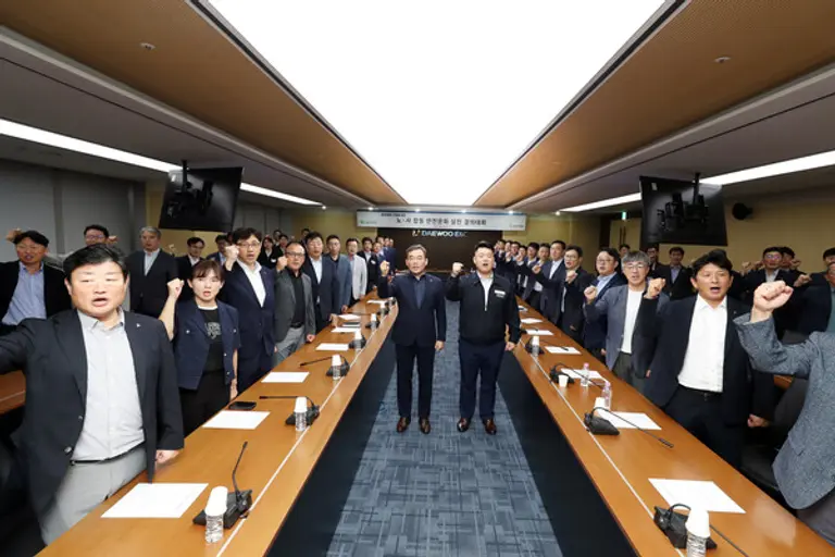 17일 을지로 대우건설 본사에서 진행된 노사 합동 안전문화 결의대회를 개최했다.(사진제공=대우건설)