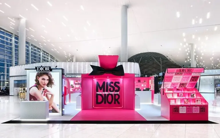 신세계면세점 인천공항 2터미널점 ‘디올 뷰티’ 메가 팝업매장 전경