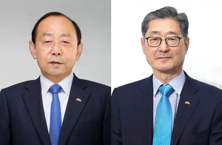 전국재해구호협회 고문으로 추대된 제10대 최학래 회장(왼쪽), 제11대 송필호 회장(사진제공=희망브리지)