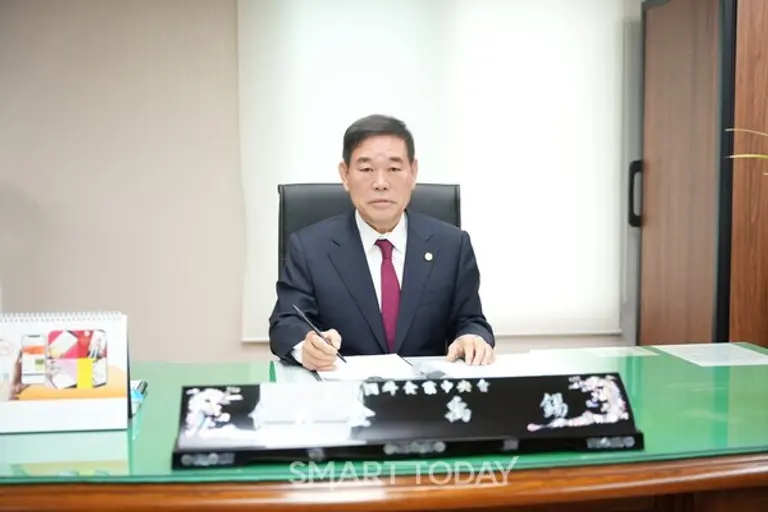 김우석 한국외식업중앙회장 