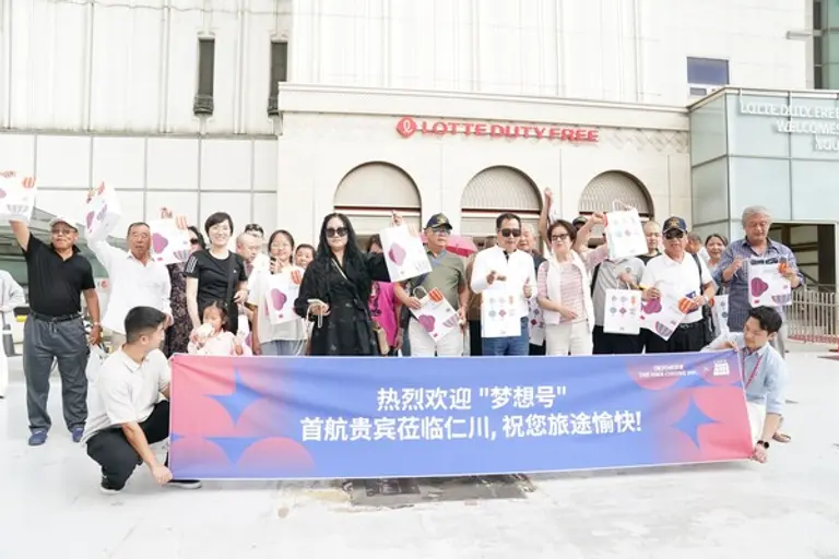 서울시 중구에 위치한 롯데면세점 명동본점에 중국 텐진에서 출발한 드림호 크루즈 단체가 방문했다. (사진=롯데면세점)