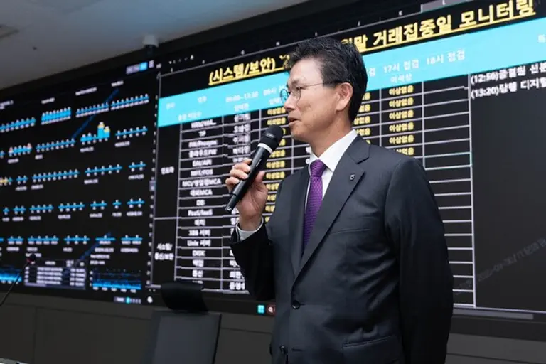 강태영 농협은행장이 지난 30일 경기 의왕 통합IT센터를 찾아 비상대응체계 및 안전시스템을 긴급 점검했다.