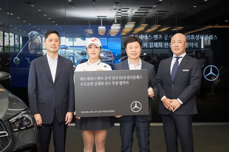 HS효성더클래스가 KLPGA 김재희 선수와 후원 협약을 맺고 메르세데스-벤츠 GLE 차량을 전달했다. (사진제공=HS효성더클래스)