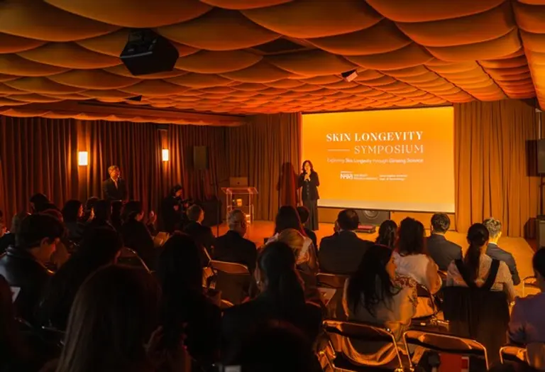 아모레퍼시픽 제2회 NBRI 심포지엄에서 인사말 중인 설화수 정혜진 전무