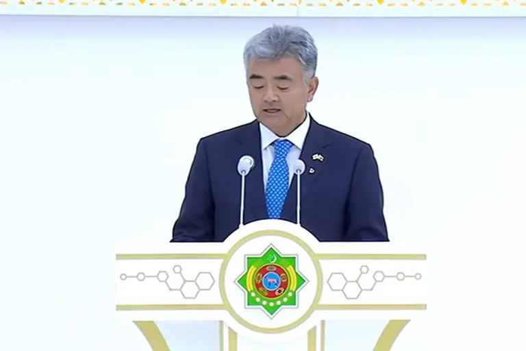 정원주 대우건설 회장이 투르크메니스탄 미네랄 플랜트 기공식에서 축사를 하고 있다. (사진=대우건설)