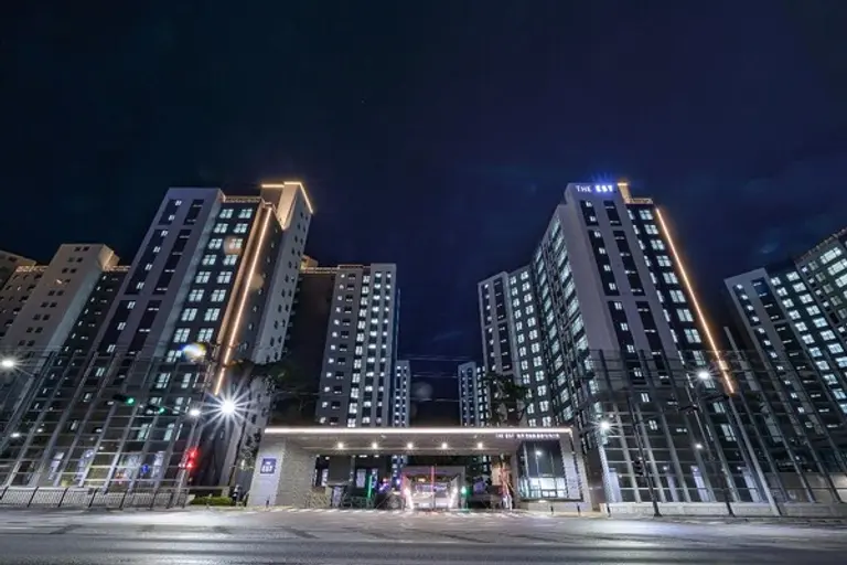 점등식을 갖고 입주 준비에 돌입한 ‘원주 동문 디 이스트’ 전경 (사진=동문건설)