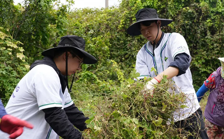 HS효성첨단소재 임직원들이 충남 유부도에서 생물다양성 보전 활동을 펼쳤다. (사진=HS효성첨단소재)