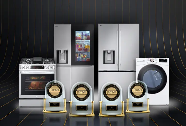 LG전자가 미국 시장조사기관 ‘JD 파워(JD Power)’가 발표한 ‘2025 가전제품 소비자 만족도 평가’에서 ▲프렌치도어 냉장고 ▲양문형 냉장고 ▲건조기 ▲레인지 총 4개 부문 1위에 오르며 대표적 프리미엄 시장인 미국에서의 공고한 제품 경쟁력을 입증했다. (제공 LG전자)