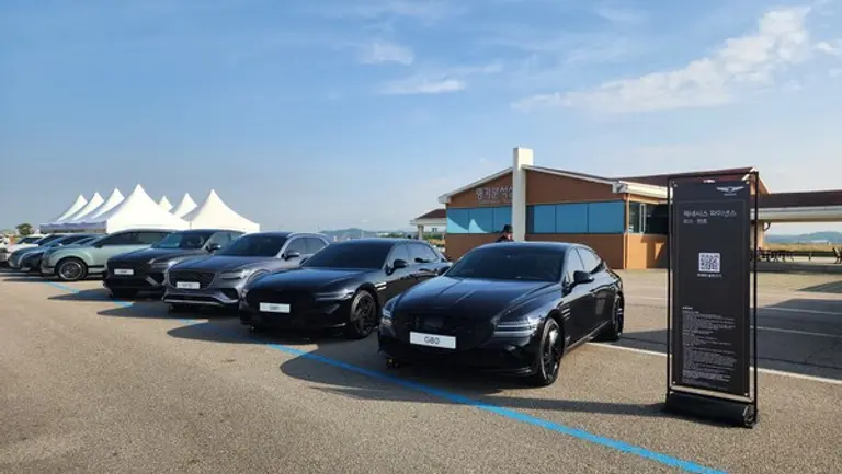 ‘2025 현대 모빌리티 플레이그라운드’ 행사장에 전시돼 있는 제네시스 라인업. (제공 현대차)