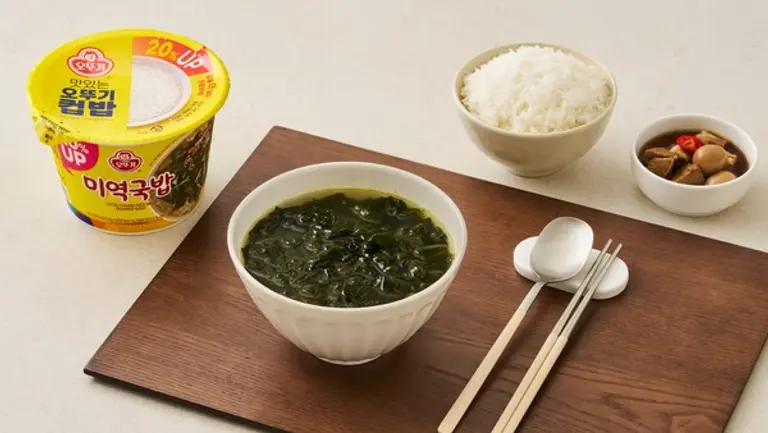 오뚜기_미역국밥_연출컷