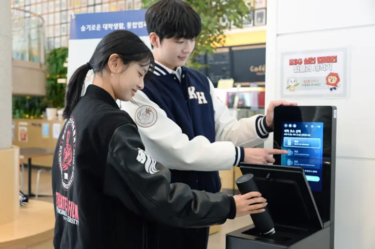 LG전자는 경기도내 21개 대학교에 텀블러 세척기 ‘LG 마이컵’을 설치한다. (제공 LG전자)