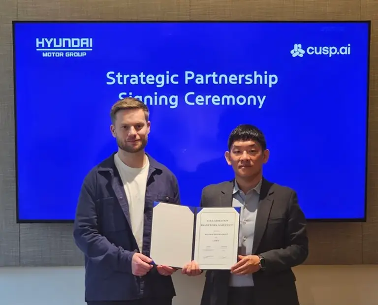 (왼쪽부터) 커스프AI 채드 에드워즈(Chad Edwards) CEO와 현대자동차그룹 박철 신사업전략실장. (제공 현대차)