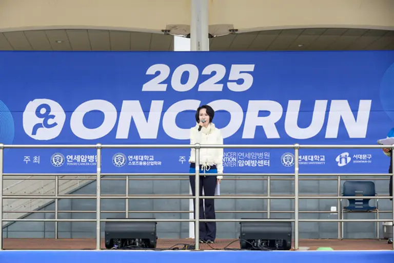 축사를 전하는 롯데장학재단 장혜선 이사장