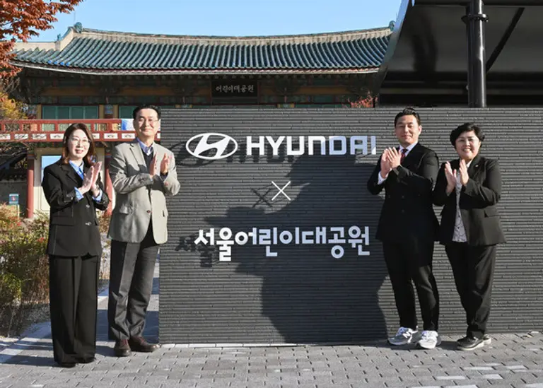  (왼쪽부터) 초록우산 신정원 본부장, 현대차 국내사업본부장 정유석 부사장, 서울시 곽관용 정무수석, 서울시의회 김영옥 보건복지위원장. (제공 현대차)