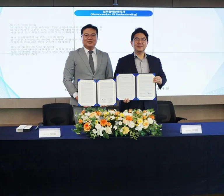 최기일 방위산업연구소 소장(좌), 강경훈 법무법인 YK 대표변호사. 사진=한국방위산업연구소