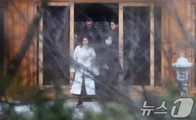 지난해 11월19일 오전 경기 용인시 처인구 호암미술관 인근 선영에서 열린 삼성그룹 창업주 호암 이병철 선대 회장의 37주기 추도식에 홍라희 전 삼성미술관 리움 관장, 이부진 호텔신라 사장, 이서현 삼성물산 사장, 김재열 삼성글로벌리서치 사장이 참석해 있다.