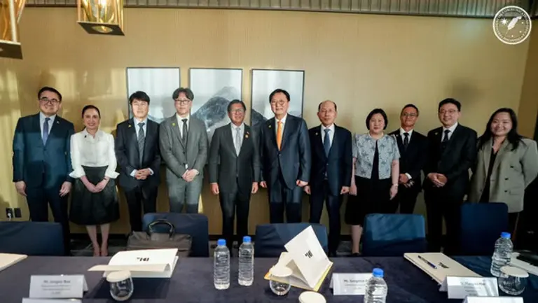 DL이앤씨 박상신 대표를 비롯한 경영진이 방한한 페르디난드 마르코스 주니어 필리핀 대통령과 정부 관계자들을 만나 에너지 인프라 분야 협력방안을 논의했다. (사진제공=DL이앤씨)