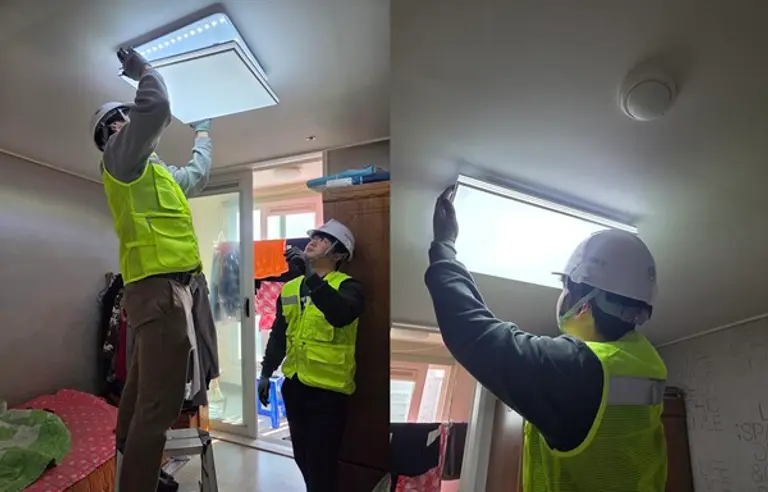 한전KDN, 지역 취약계층 대상 고효율 LED 조명기기 교체 작업 모습