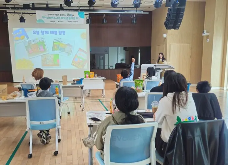 다이닝브랜즈그룹 봉사단 ‘다인어스’ 서울 지역 11월 활동 사진. (사진=다이닝브랜즈그룹)