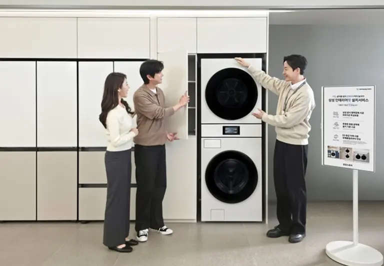 삼성전자가 고객에 새롭게 구매하거나 보유한 가전에 맞춰 기존 가구장 철거부터 시공, 제품 설치까지 한번에 제공하는 