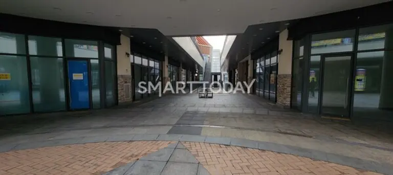 오산 현대테라타워CMC 1층 상가동. 대부분의 호실이 비어 있다. 출처=김종현 기자