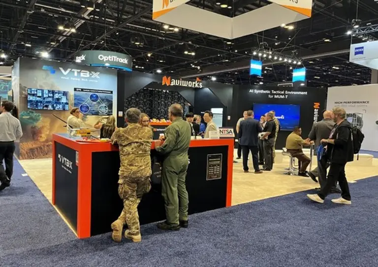  * 네비웍스가 최근 ‘I/ITSEC 2025’에 참가해 첨단 합성데이터 생성 기술 등을 선보이며 글로벌 방산 관계자들로부터 AI·디지털트윈 기반 전장 및 훈련환경 효율성 등에 대한 호평을 받았다. 사진 제공=네비웍스