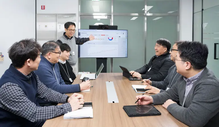 대상그룹 직원들이 B2B 영업 데이터를 분석하고 있다. (사진=대상그룹)