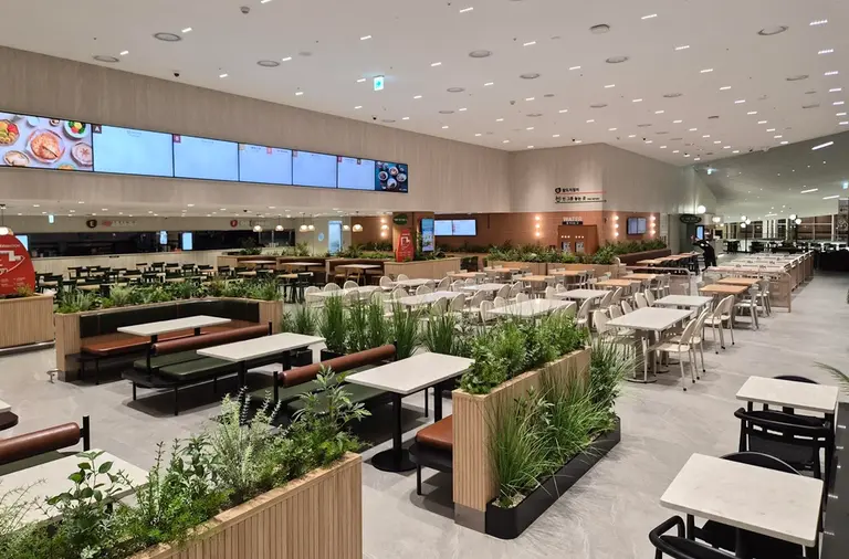 &nbsp;1월 14일 오픈한 인천국제공항 고메브릿지 T2 동편점 홀 모습. (사진=CJ프레시웨이)