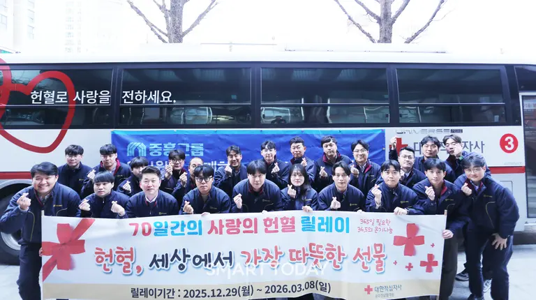 중흥그룹이 지난 19일 광주광역시 북구 중흥건설 사옥 앞에서 임직원들이 참여하는 사랑의 헌혈 캠페인을 진행했다.