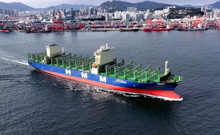HJ중공업이 건조한 메탄올 추진 컨테이너선. HJ중공업 제공
