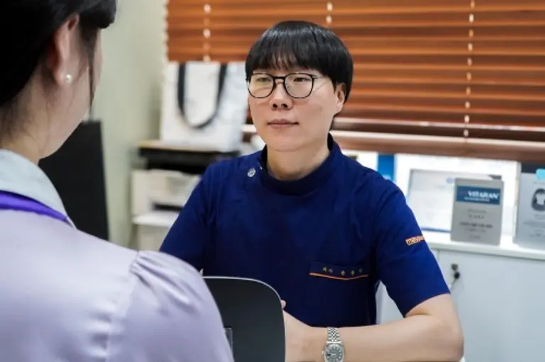 전 메이퓨어의원 사당점, 현 비브톤의원 사당이수점 대표원장 윤동진