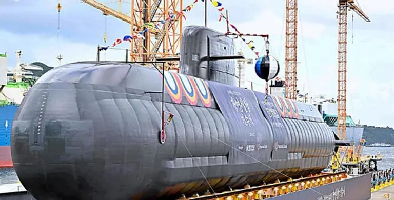 장보고-Ⅲ Batch-Ⅱ 1번함인 장영실함(3600톤급)이 지난해 10월 진수식을 앞두고 한화오션 거제사업장에 거치된 모습. 대한민국 해군 제공