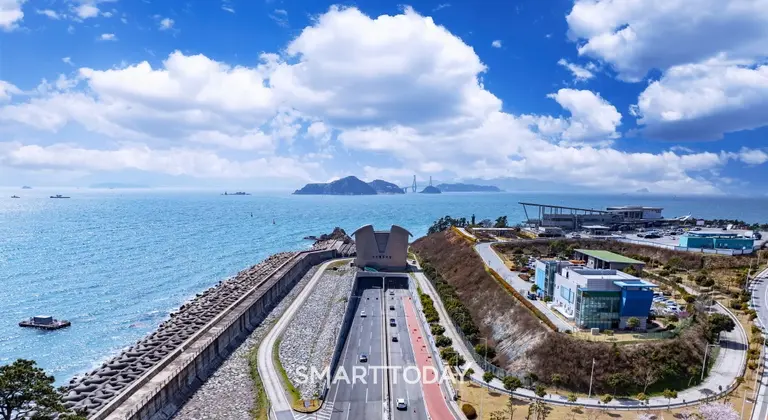 거가대로 침매터널 입구 (사진제공=대우건설)