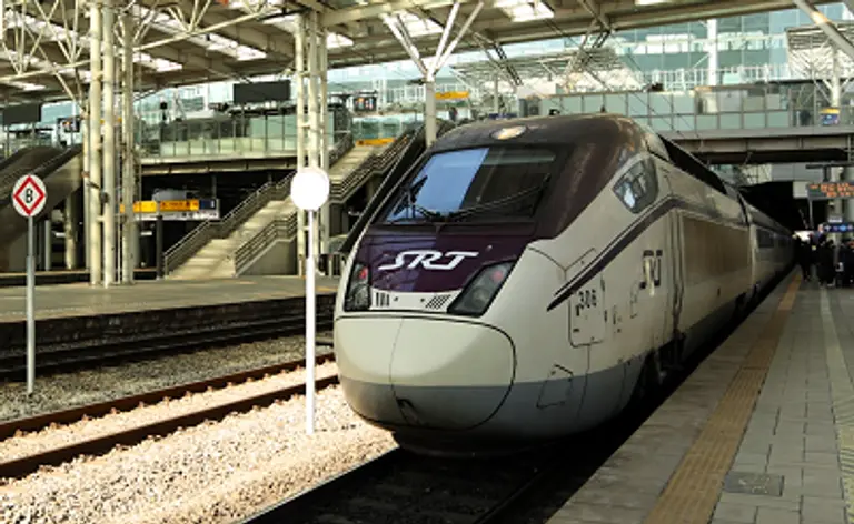 교차운행 시운전을 위해 서울역에 도착한 SRT. SR 제공
