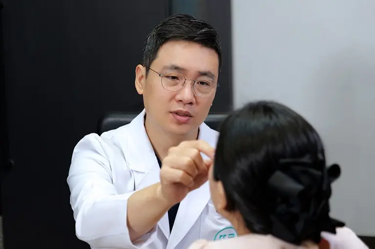 땡큐성형외과 권정우 대표원장